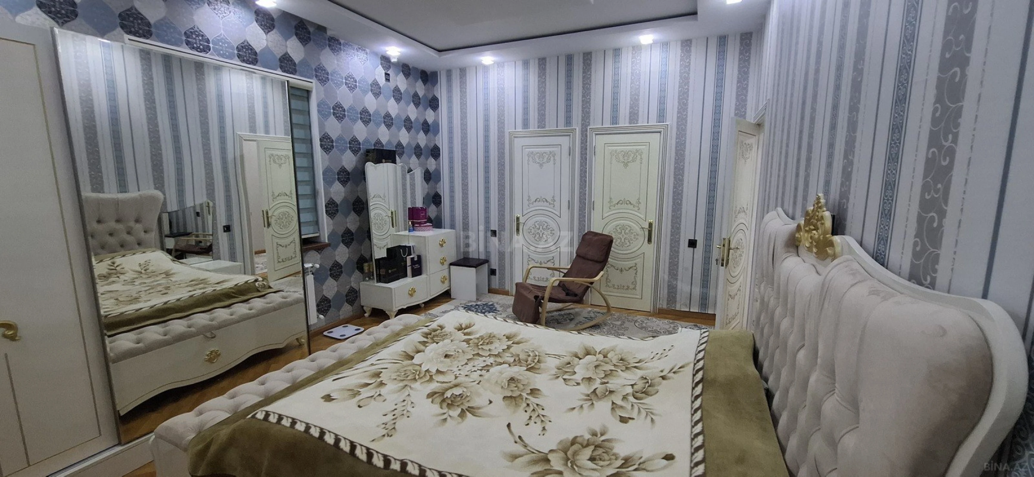 Satılır 6 otaqlı həyət evi 220 m²