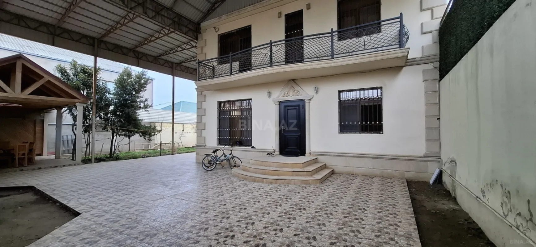 Satılır 6 otaqlı həyət evi 220 m²