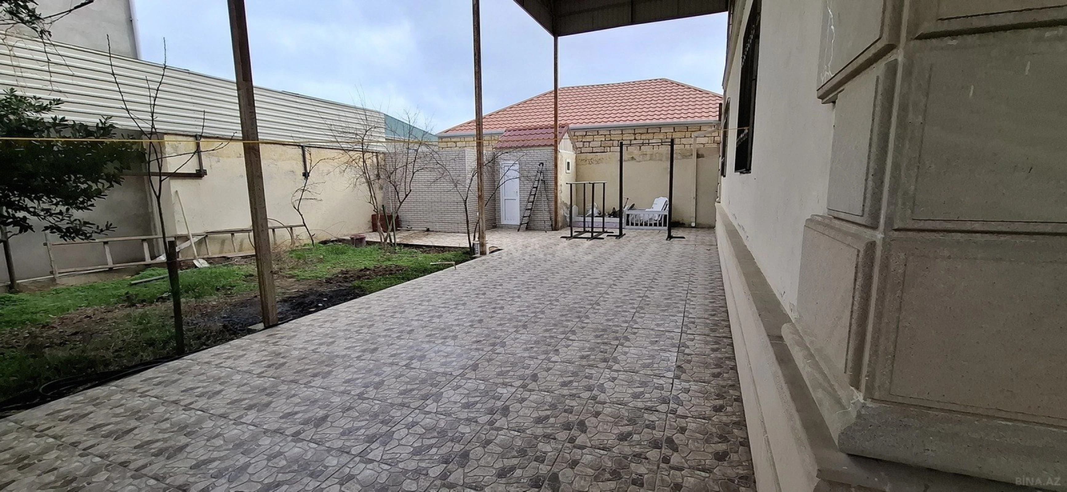 Satılır 6 otaqlı həyət evi 220 m²