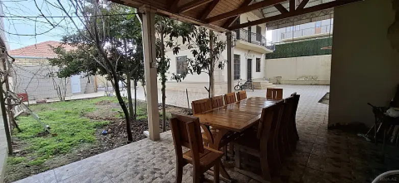 Satılır 6 otaqlı həyət evi 220 m²
