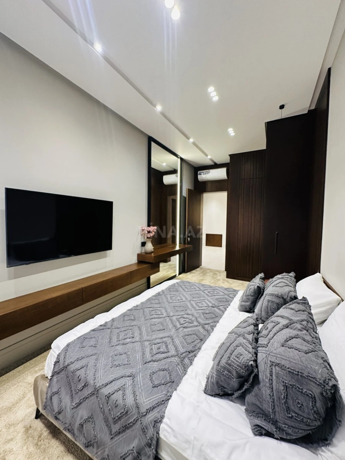 Satılır 4 otaqlı həyət evi 200 m²