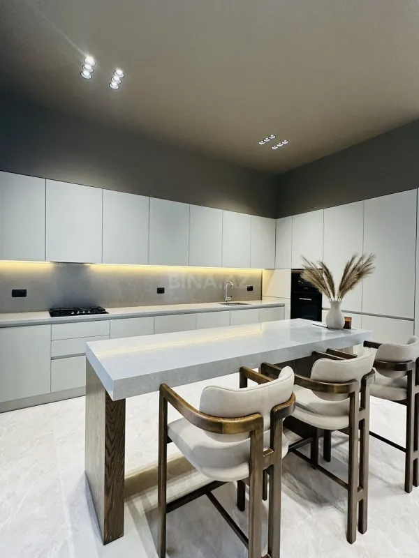 Satılır 4 otaqlı həyət evi 200 m²