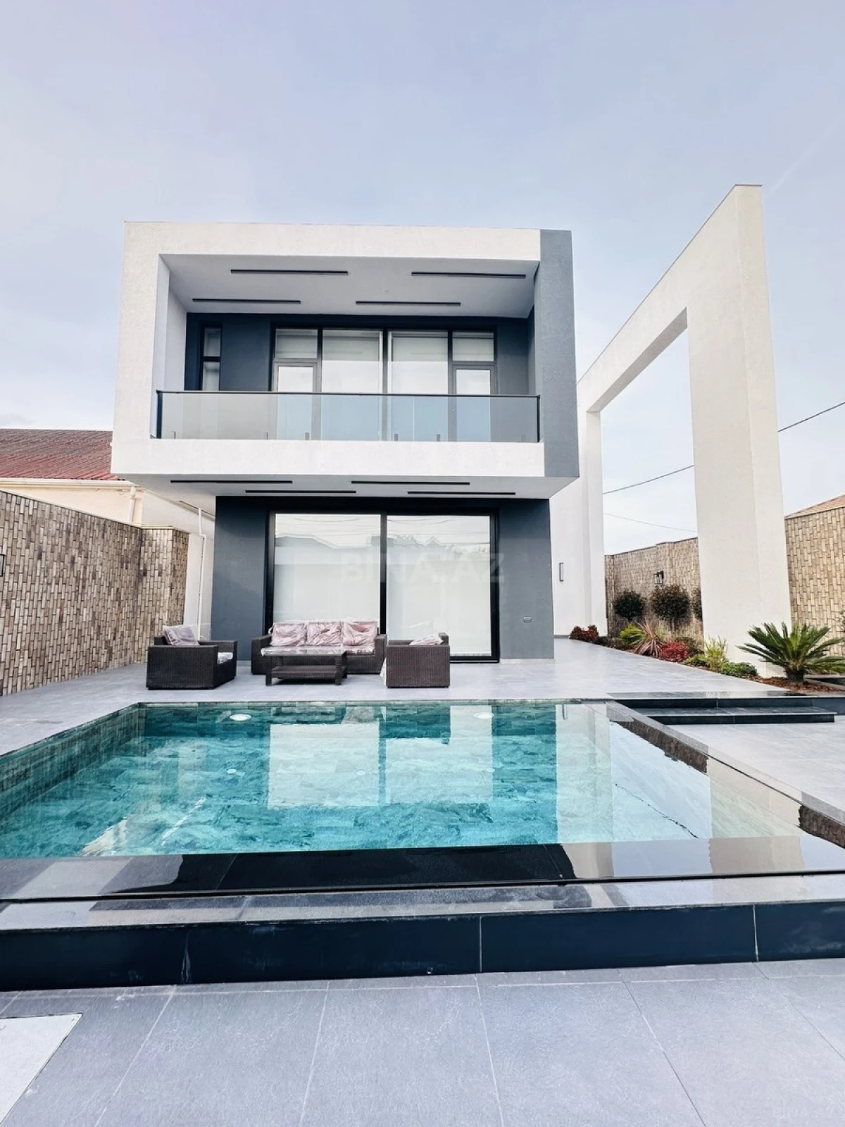 Satılır 4 otaqlı həyət evi 200 m²