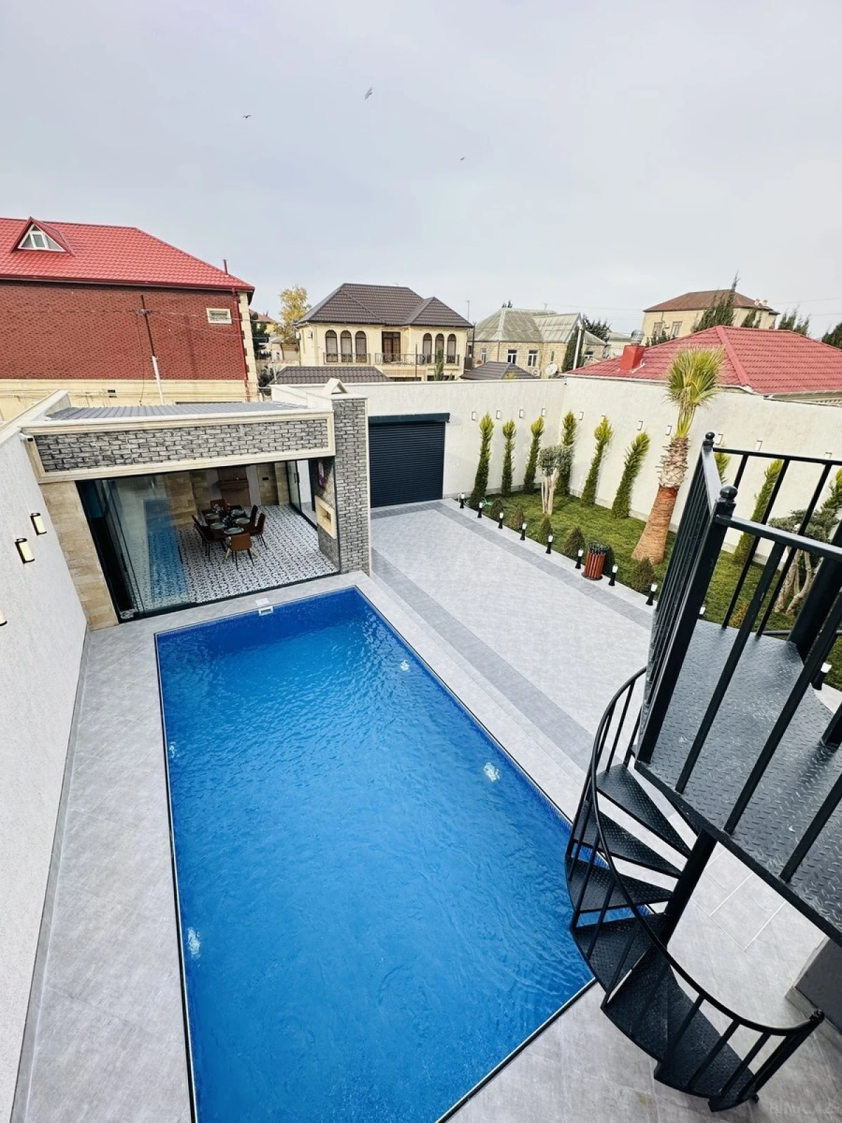 Satılır 5 otaqlı həyət evi 220 m²