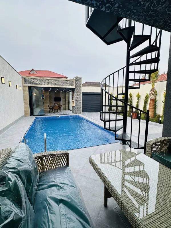 Satılır 5 otaqlı həyət evi 220 m²