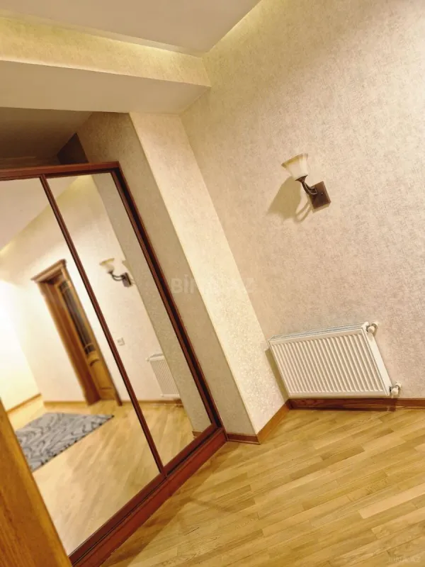 Satılır 3 otaqlı mənzil 130 m²