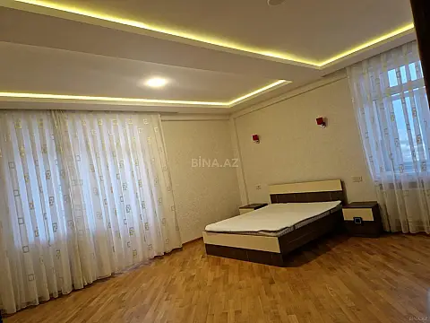 Satılır 3 otaqlı mənzil 130 m²
