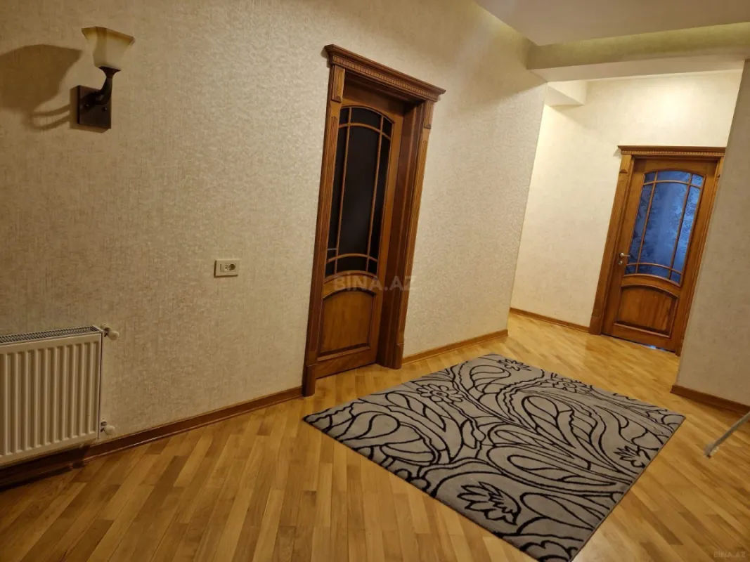 Satılır 3 otaqlı mənzil 130 m²