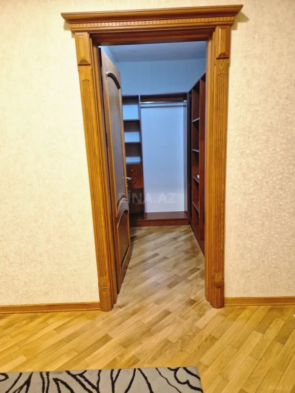 Satılır 3 otaqlı mənzil 130 m²