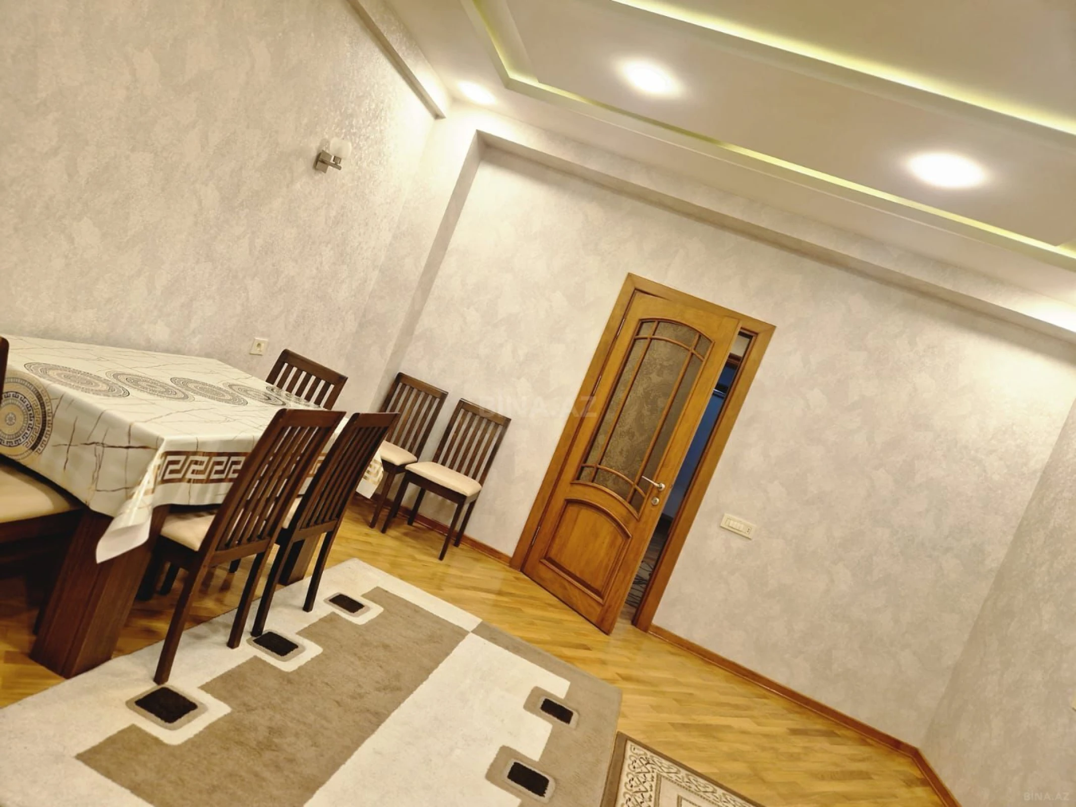 Satılır 3 otaqlı mənzil 130 m²