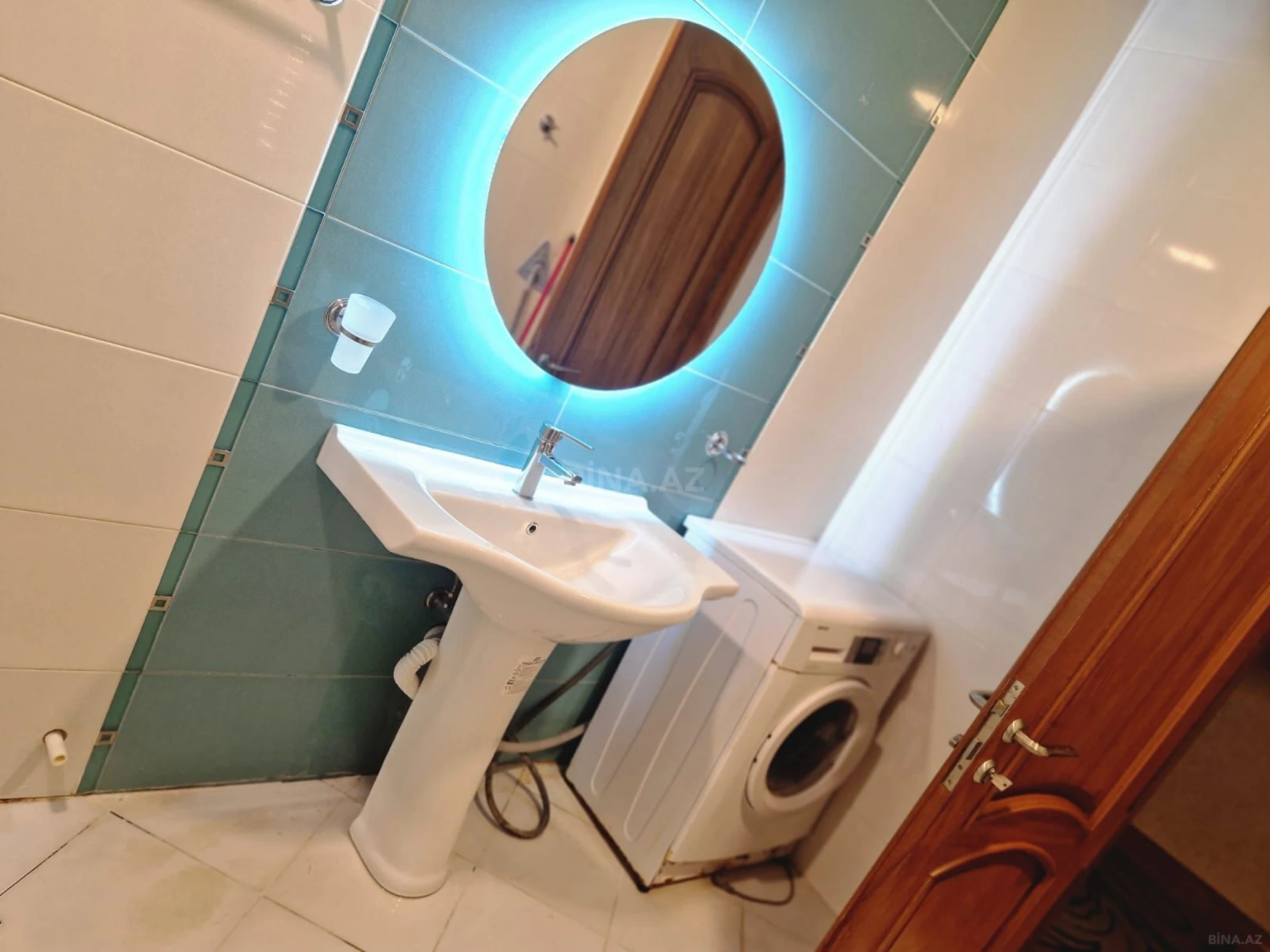 Satılır 3 otaqlı mənzil 130 m²