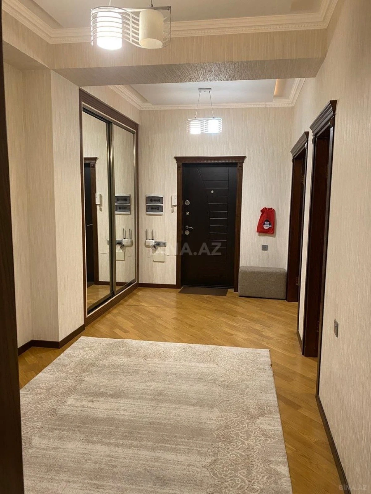 Satılır 2 otaqlı mənzil 117 m²