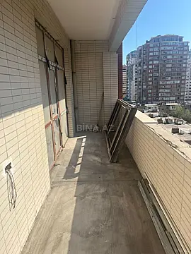 Satılır 4 otaqlı mənzil 185 m²