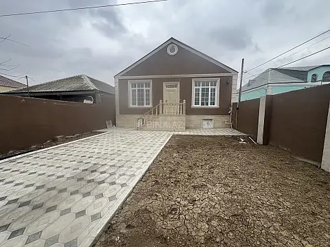 Satılır 4 otaqlı həyət evi 100 m²