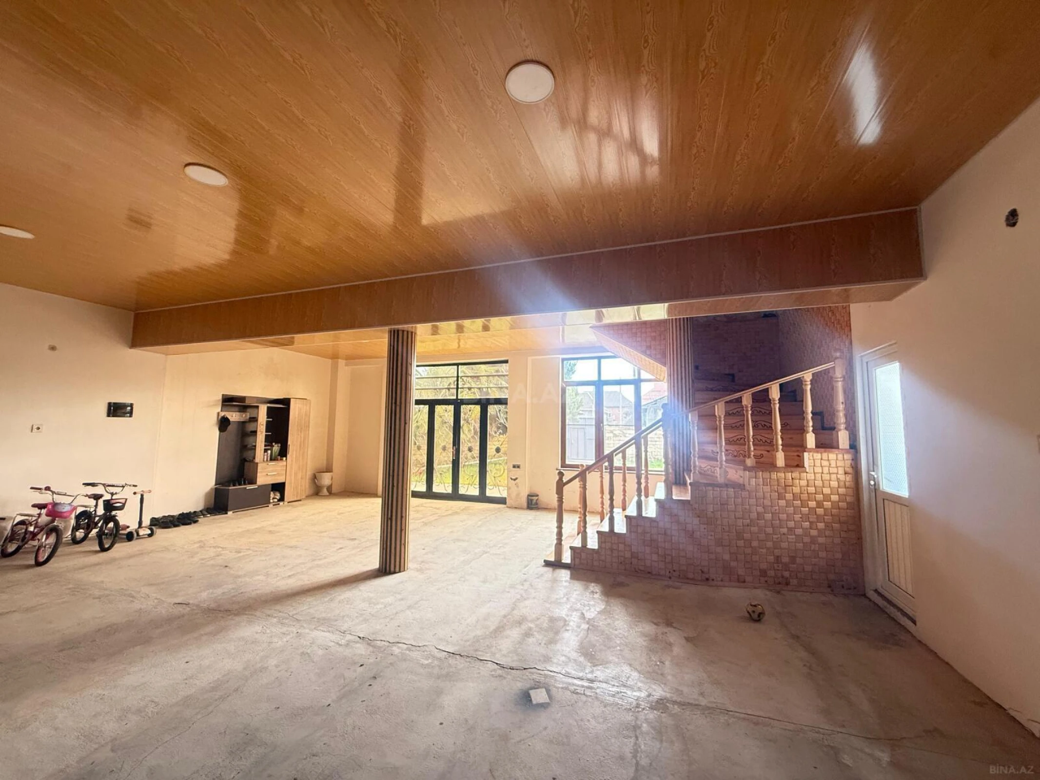 Satılır 8 otaqlı həyət evi 195 m²