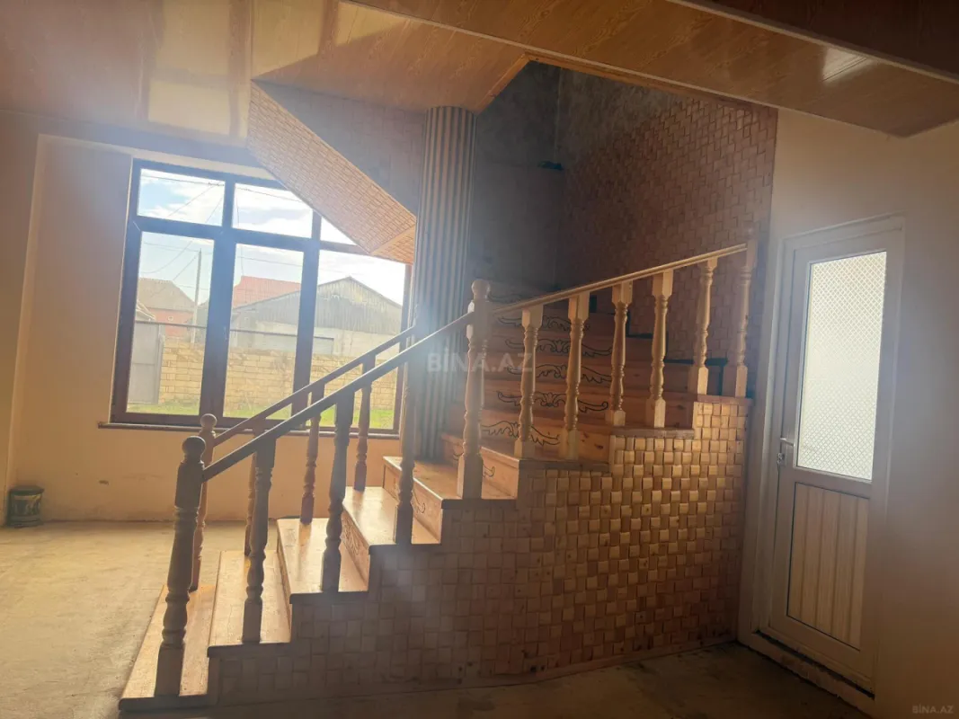 Satılır 8 otaqlı həyət evi 195 m²