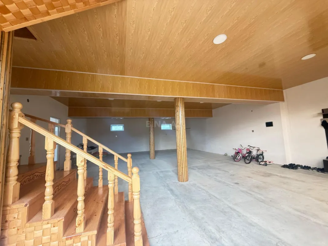 Satılır 8 otaqlı həyət evi 195 m²