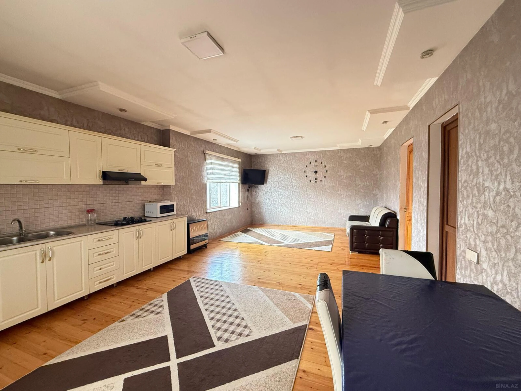 Satılır 8 otaqlı həyət evi 195 m²