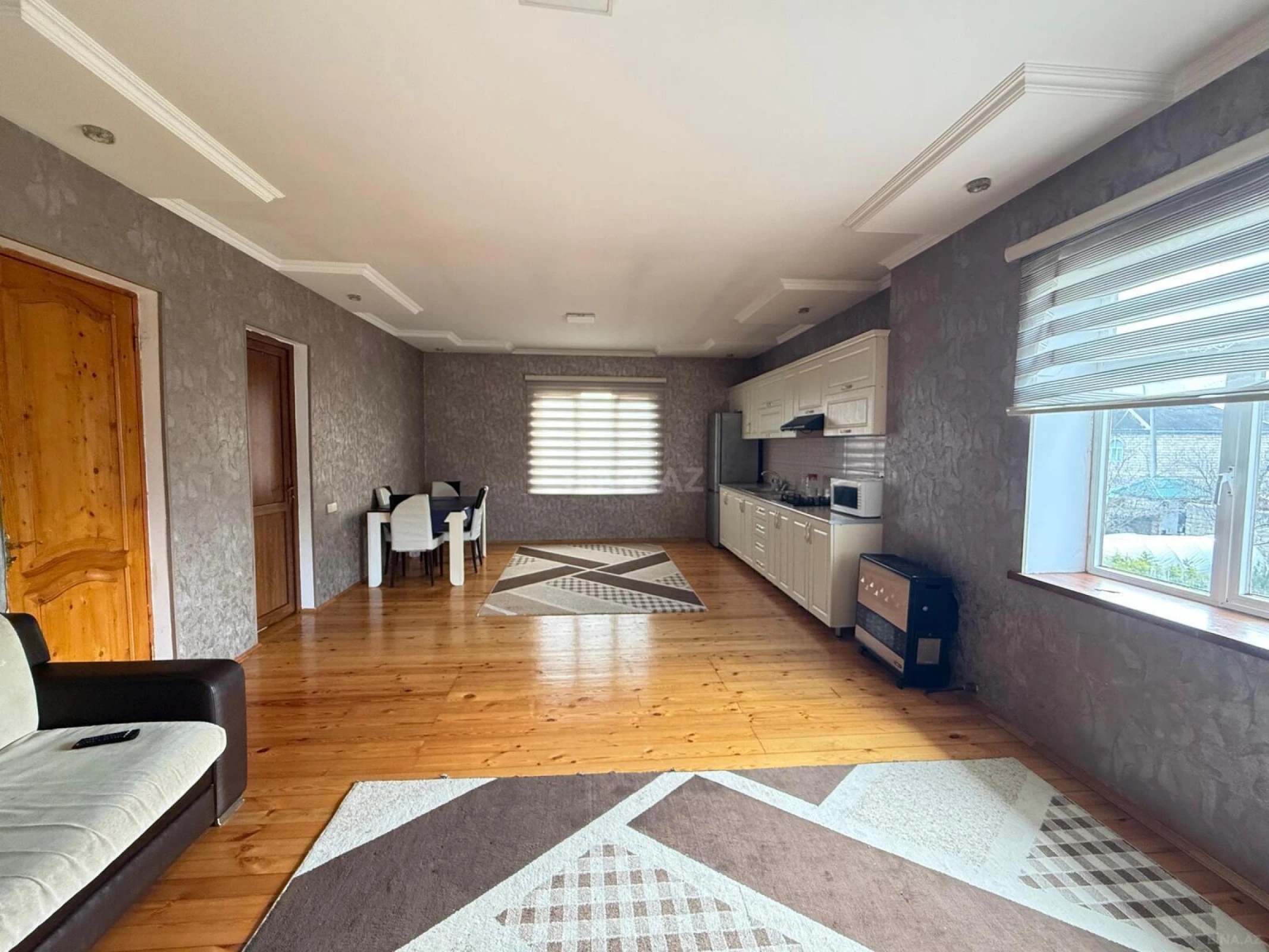 Satılır 8 otaqlı həyət evi 195 m²