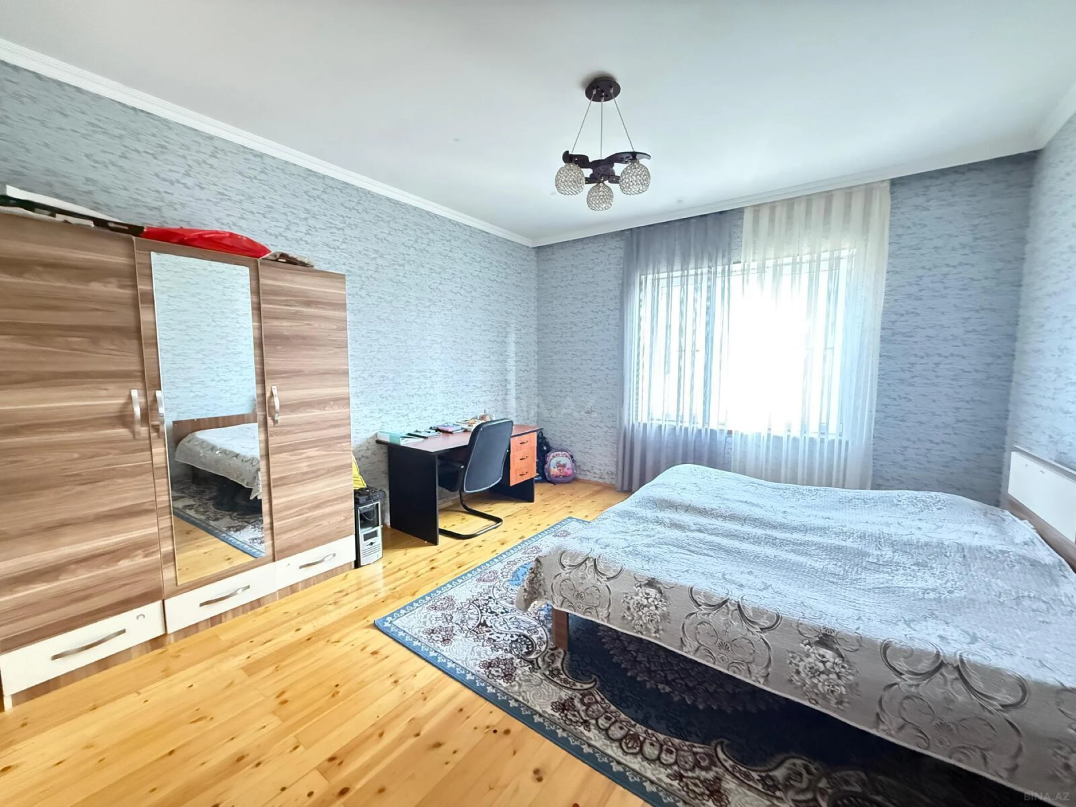 Satılır 8 otaqlı həyət evi 195 m²