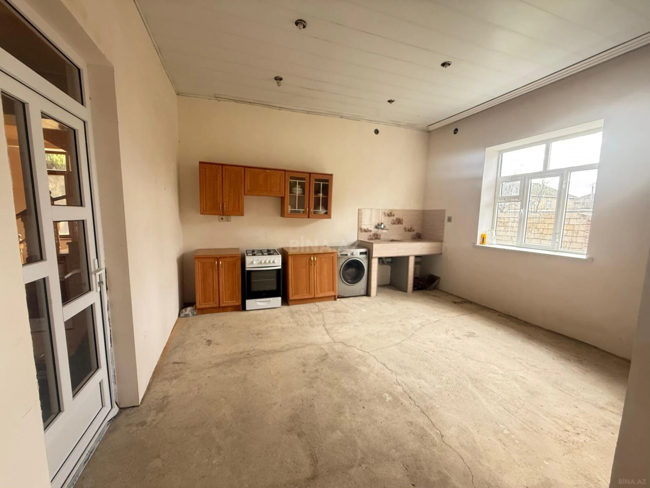 Satılır 8 otaqlı həyət evi 195 m²