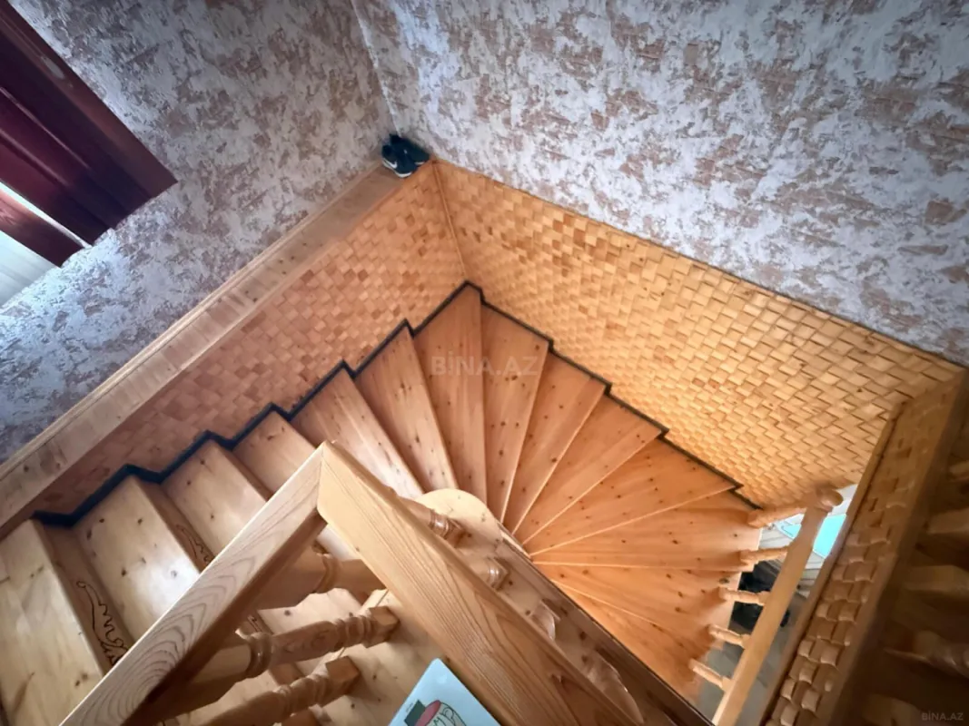 Satılır 8 otaqlı həyət evi 195 m²