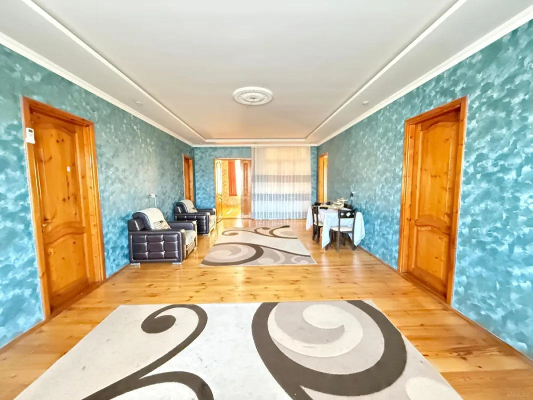 Satılır 8 otaqlı həyət evi 195 m²