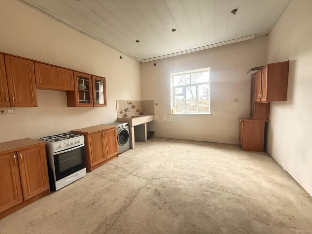 Satılır 8 otaqlı həyət evi 195 m²