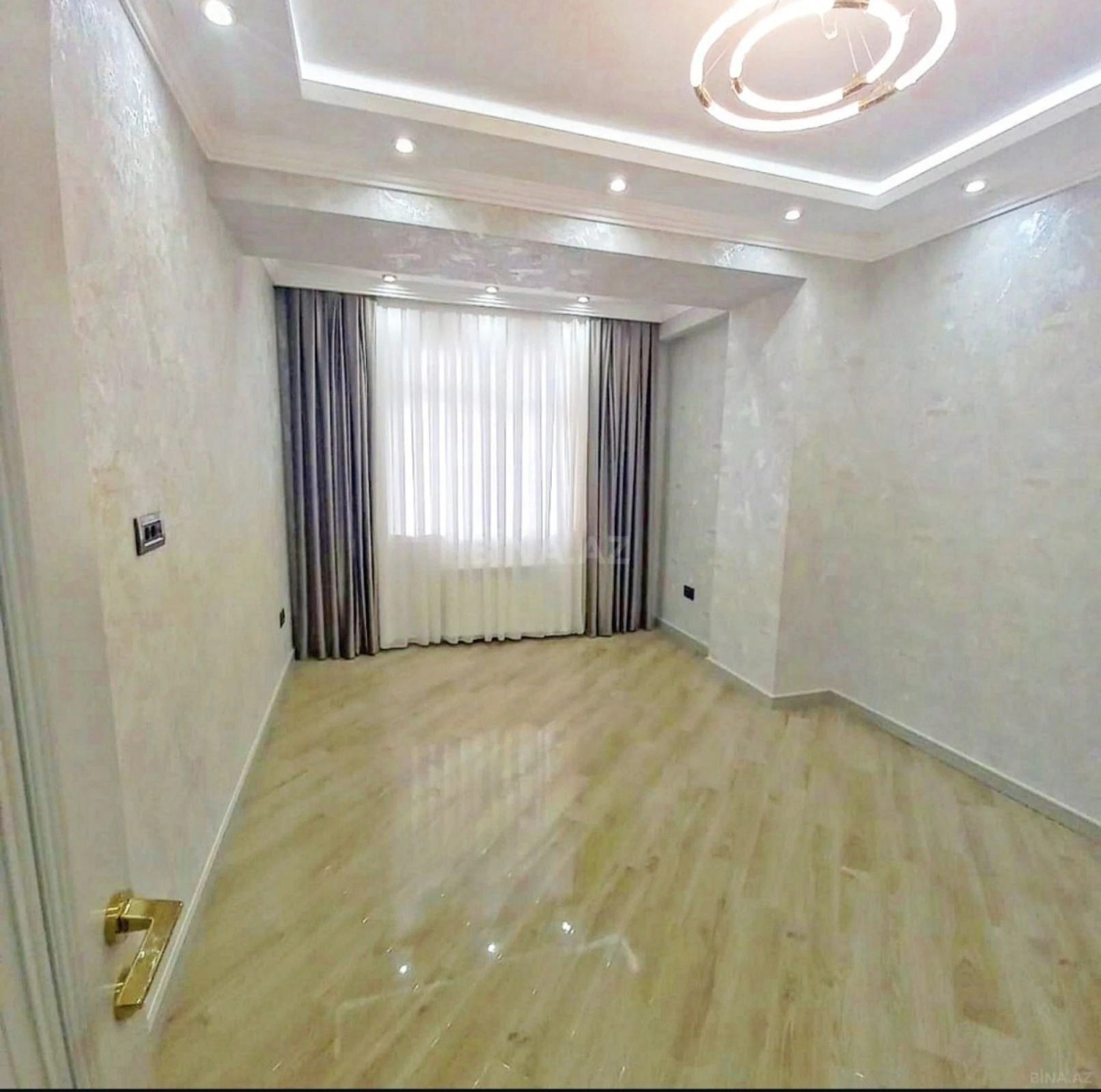 Satılır 3 otaqlı mənzil 117 m²