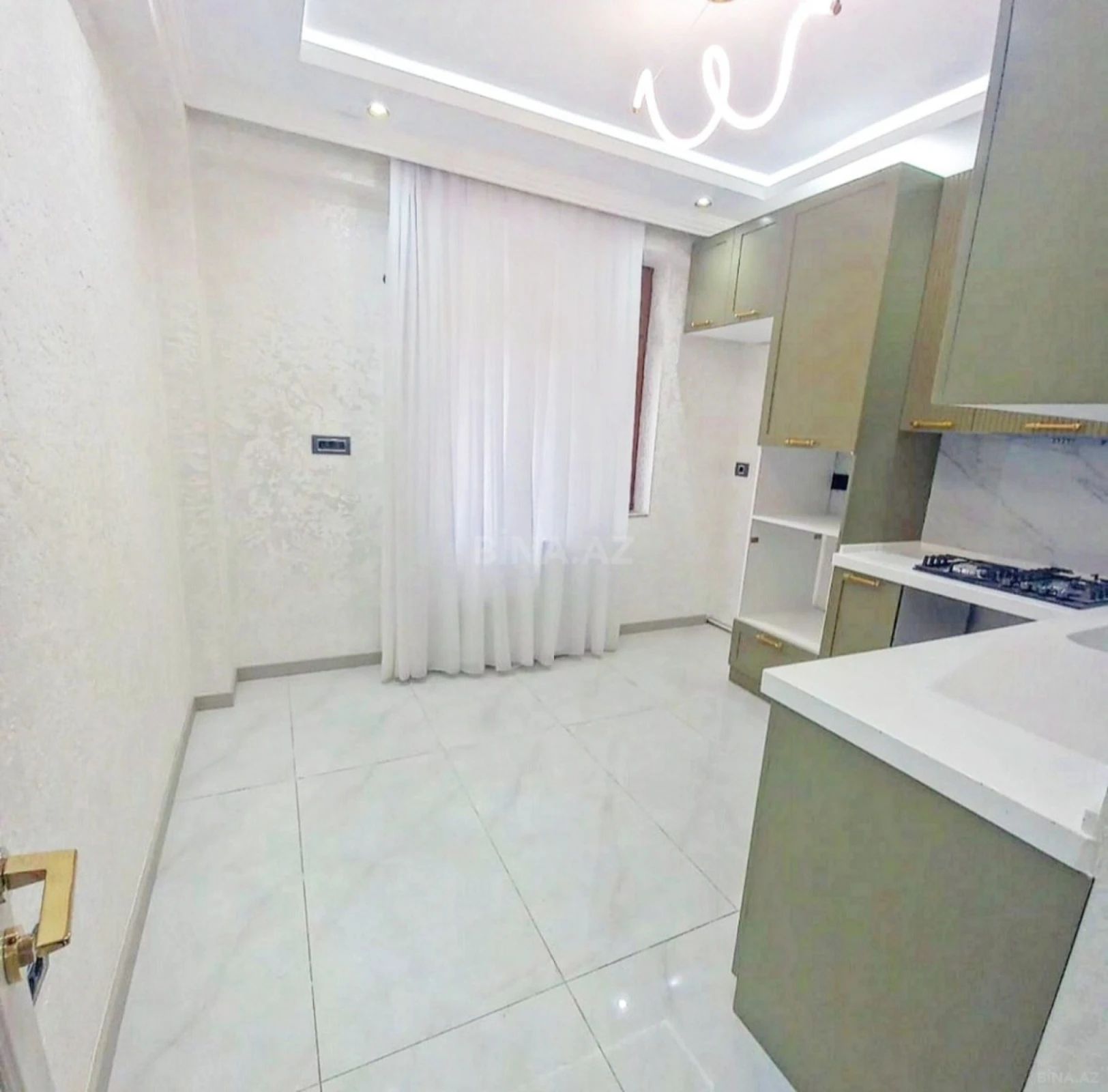 Satılır 3 otaqlı mənzil 117 m²