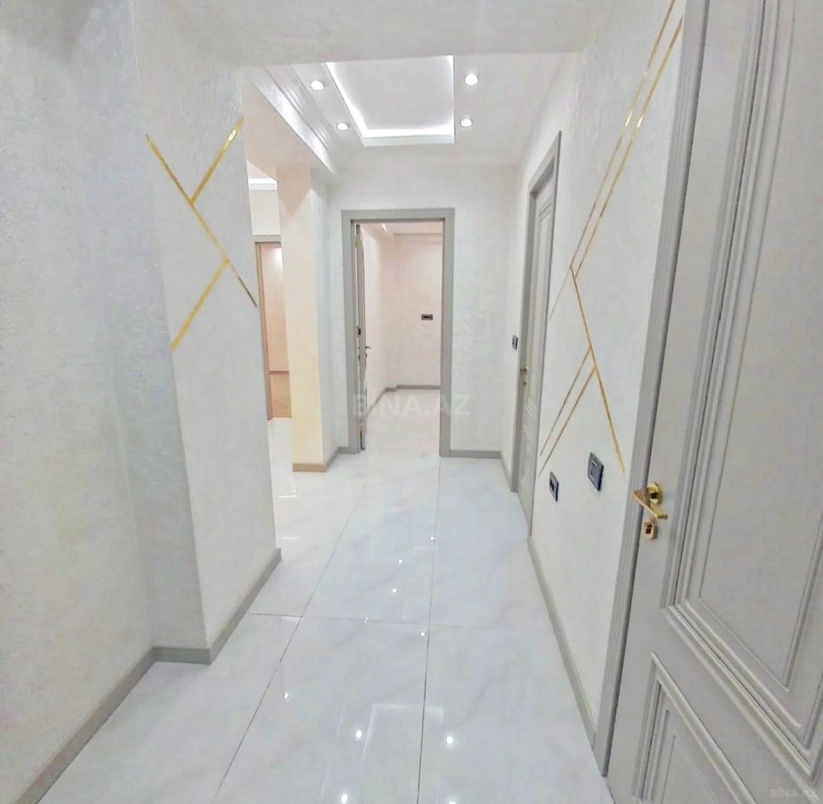 Satılır 3 otaqlı mənzil 117 m²