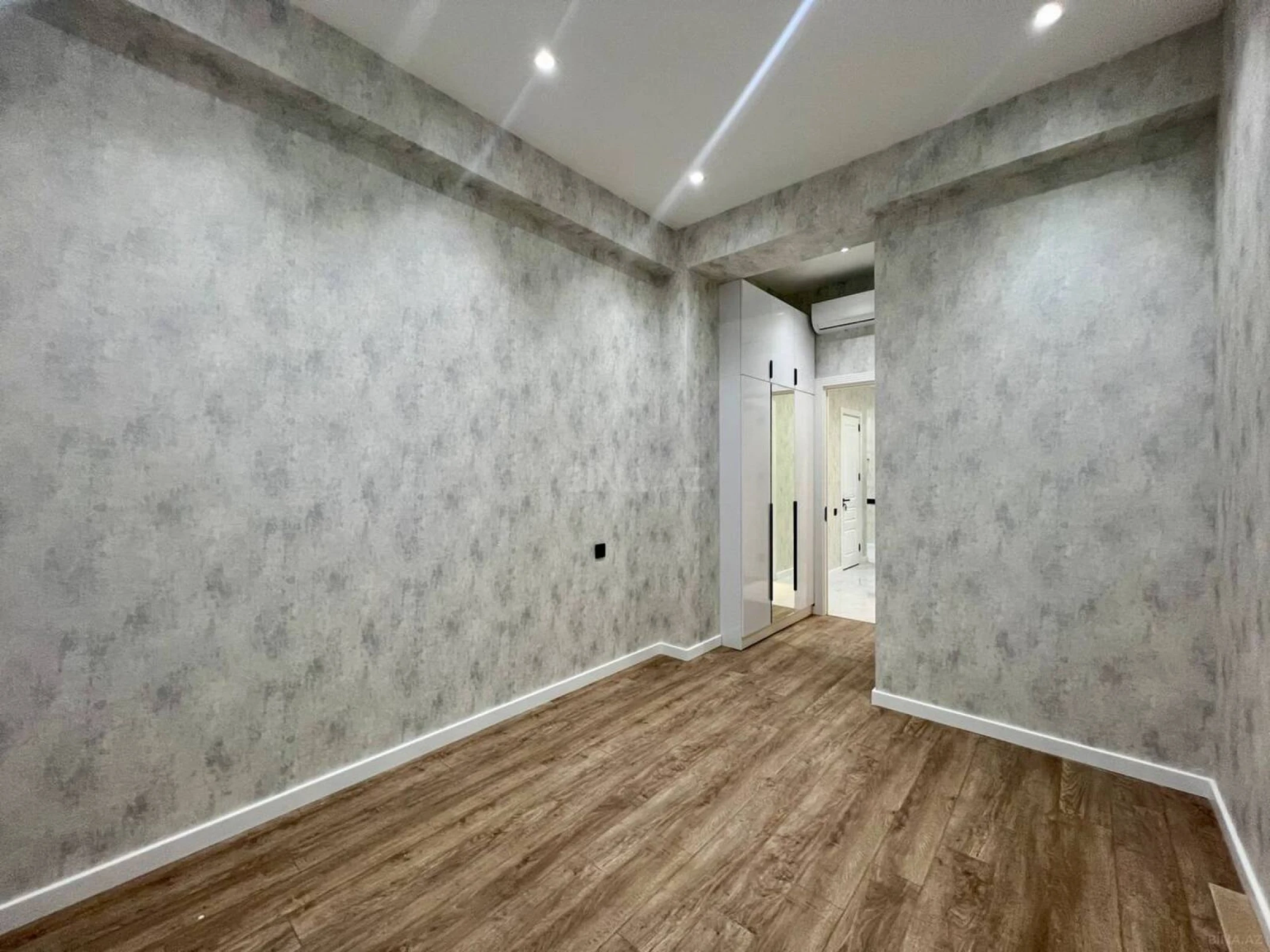 Satılır 3 otaqlı mənzil 75 m²
