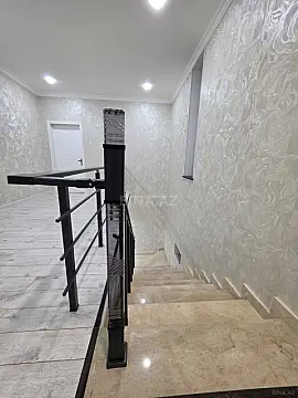 Satılır 6 otaqlı həyət evi 200 m²