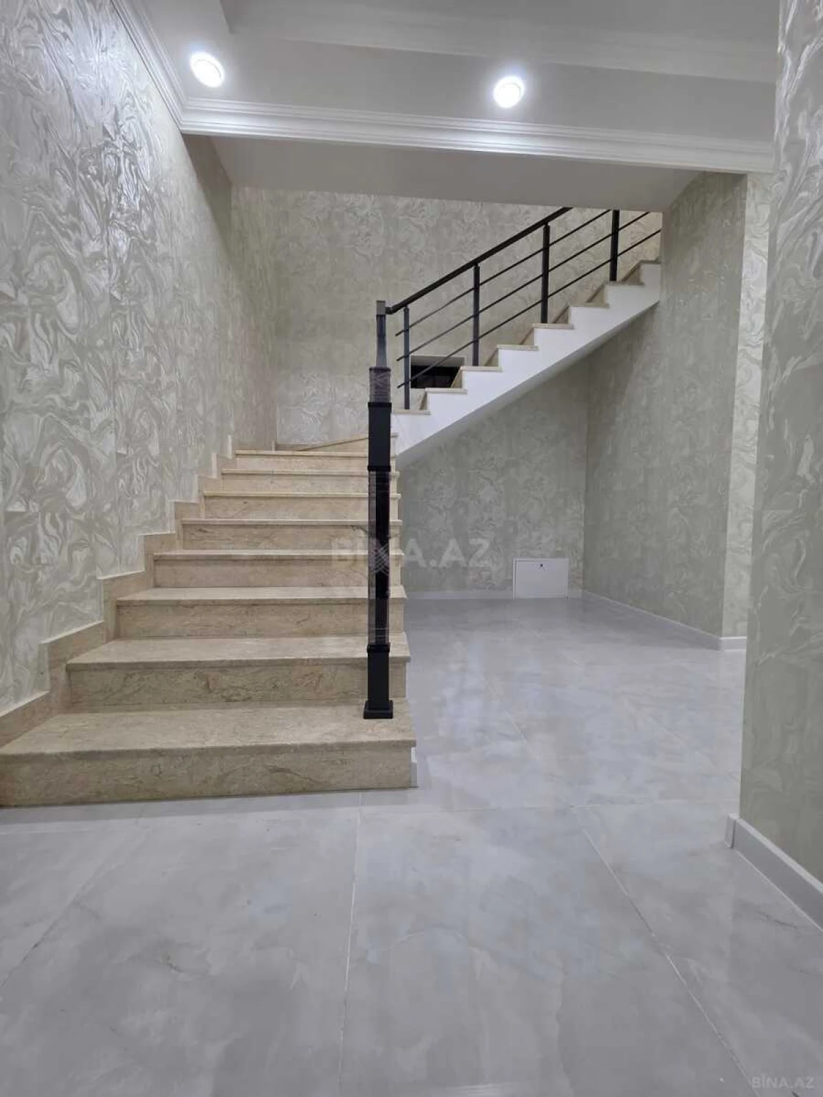 Satılır 6 otaqlı həyət evi 200 m²