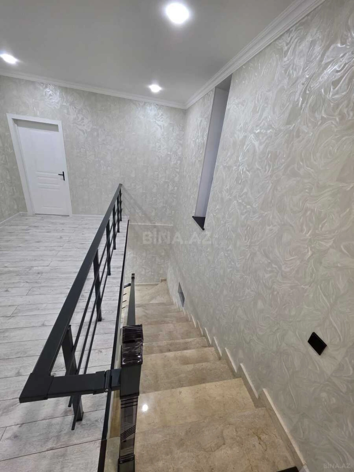 Satılır 6 otaqlı həyət evi 200 m²