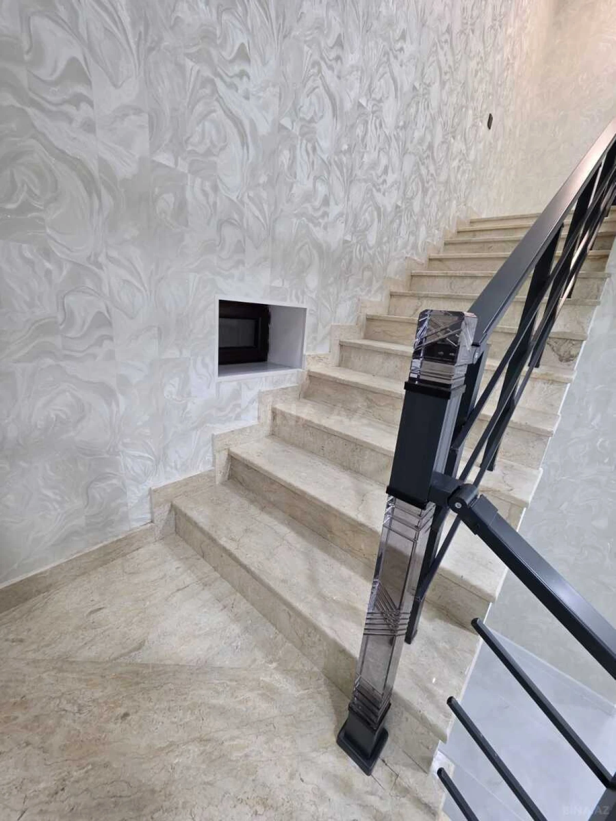 Satılır 6 otaqlı həyət evi 200 m²