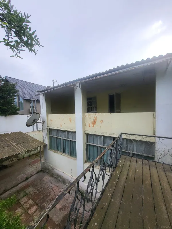 Satılır 6 otaqlı həyət evi 200 m²