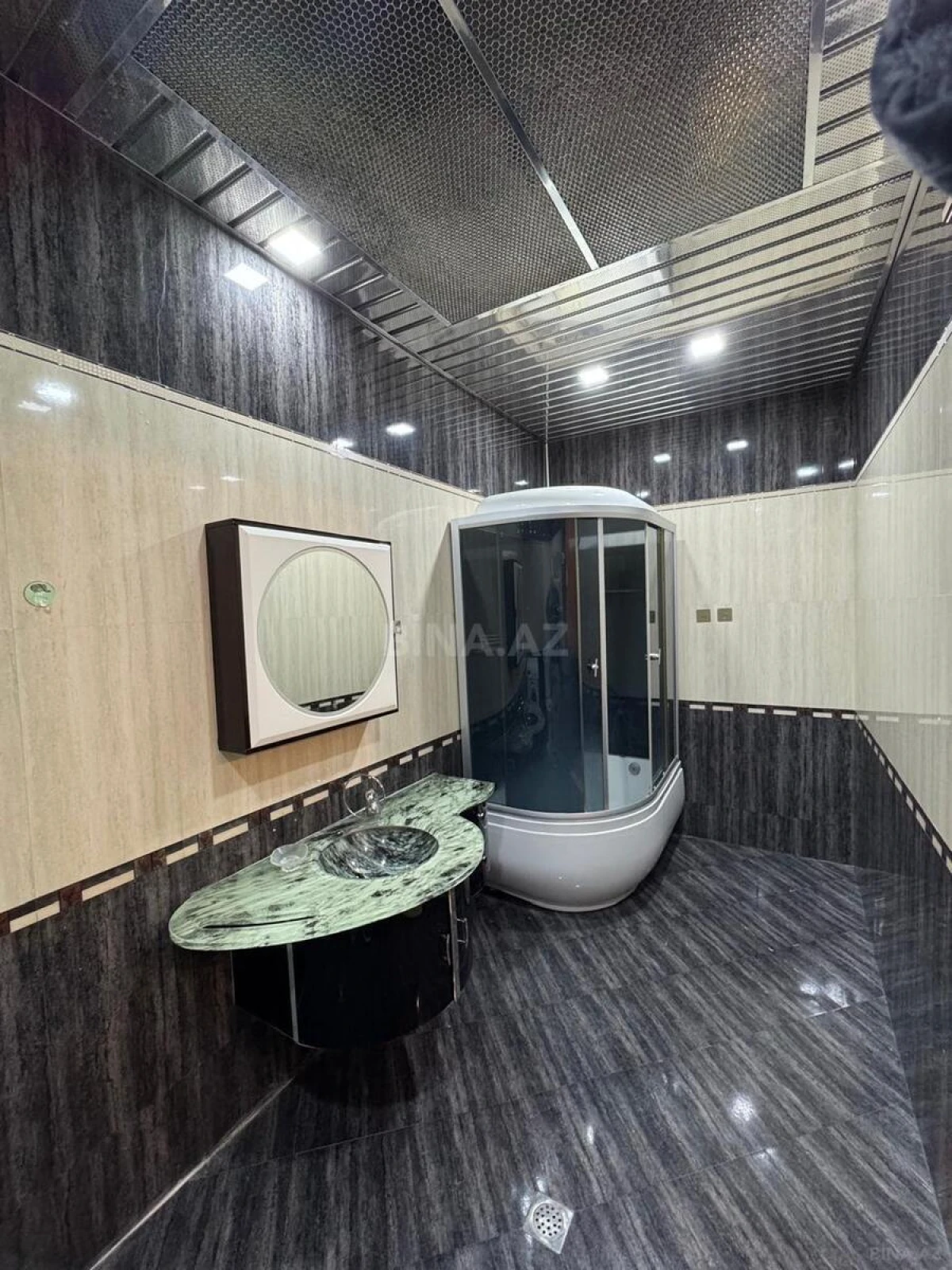 Kirayə verilir 4 otaqlı mənzil 160 m²