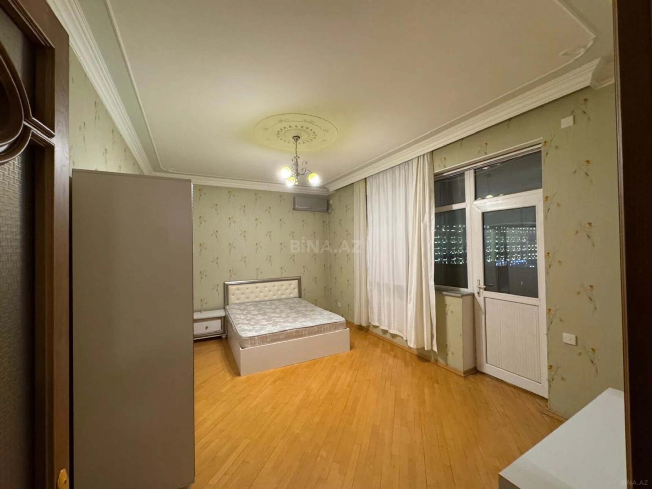 Kirayə verilir 4 otaqlı mənzil 160 m²