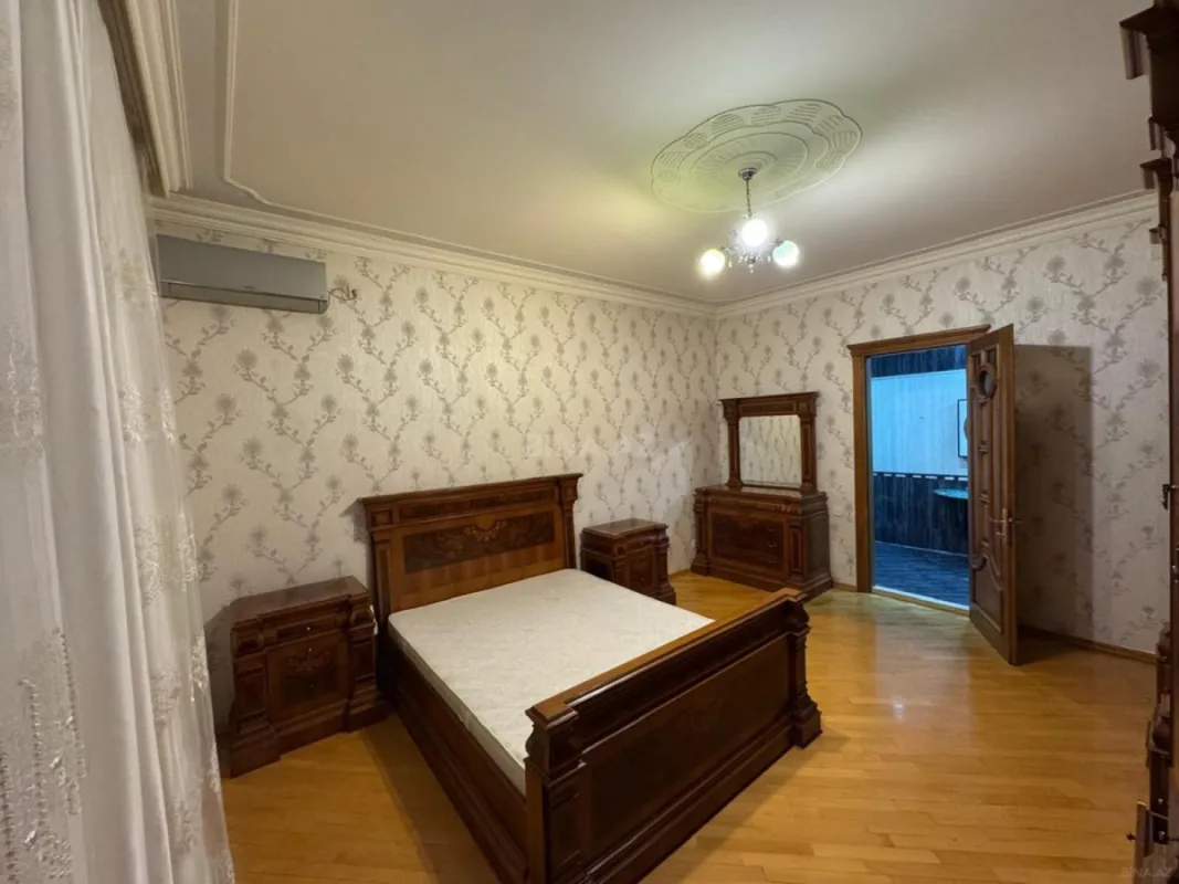 Kirayə verilir 4 otaqlı mənzil 160 m²