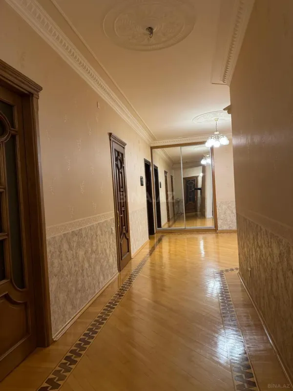 Kirayə verilir 4 otaqlı mənzil 160 m²