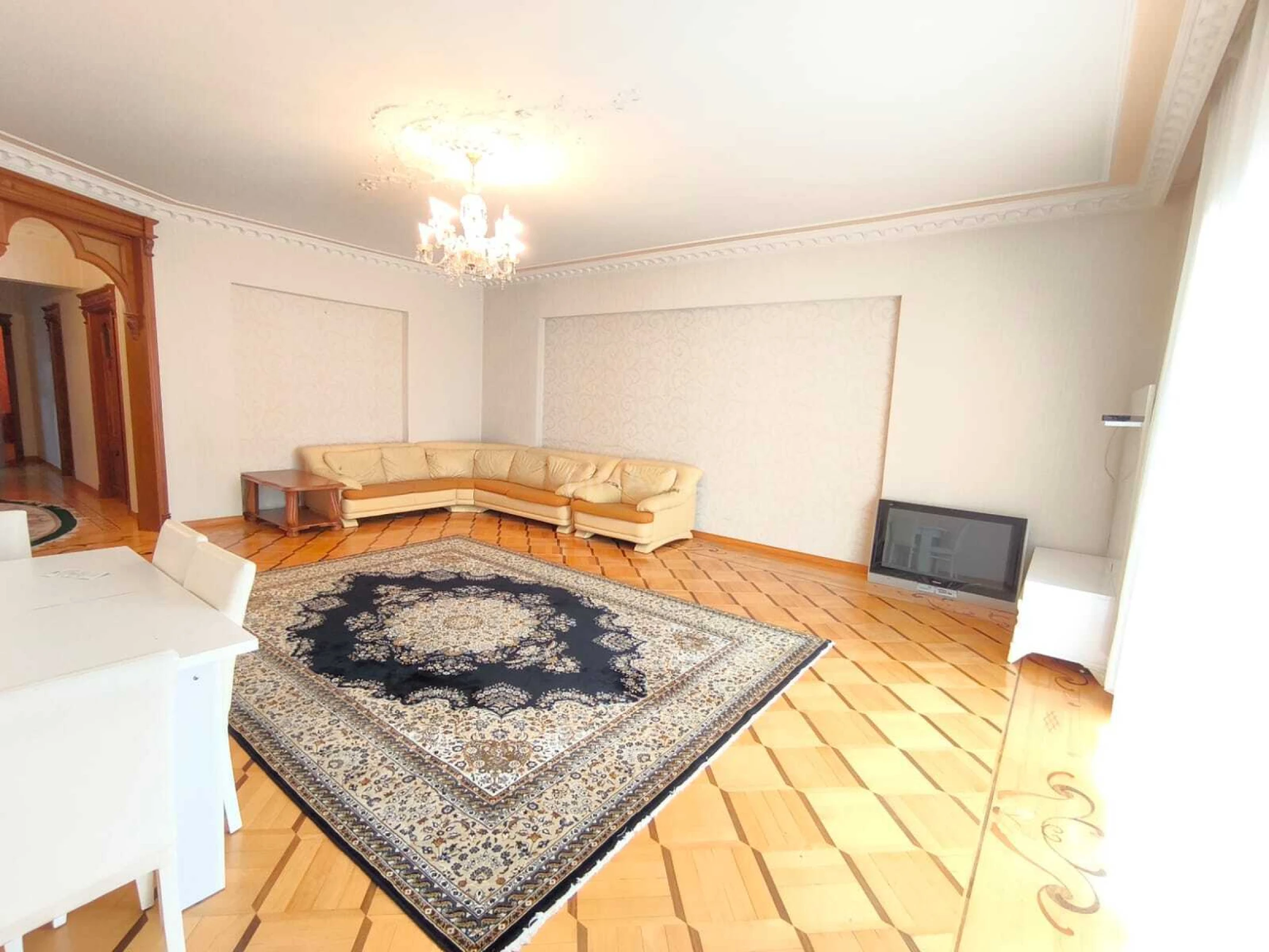 Kirayə verilir 4 otaqlı mənzil 160 m²