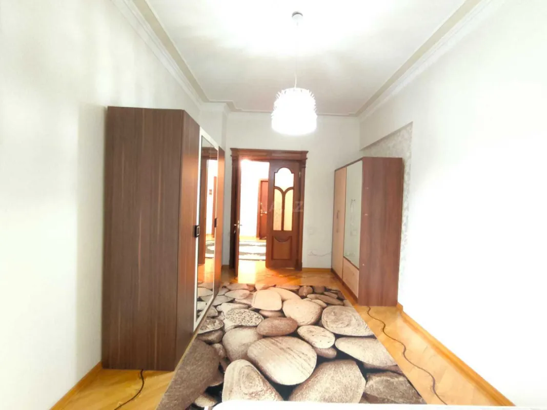 Kirayə verilir 4 otaqlı mənzil 160 m²