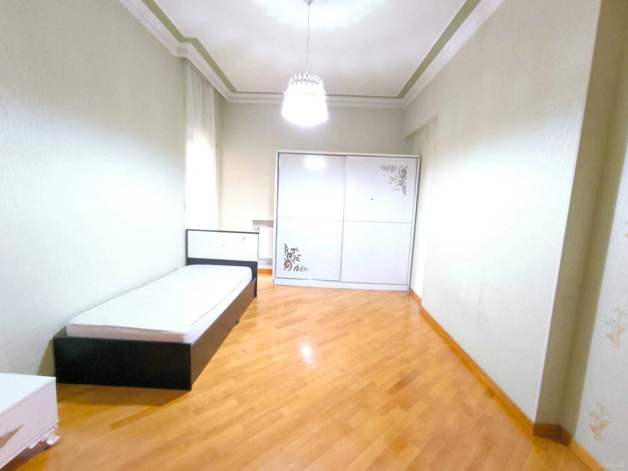 Kirayə verilir 4 otaqlı mənzil 160 m²