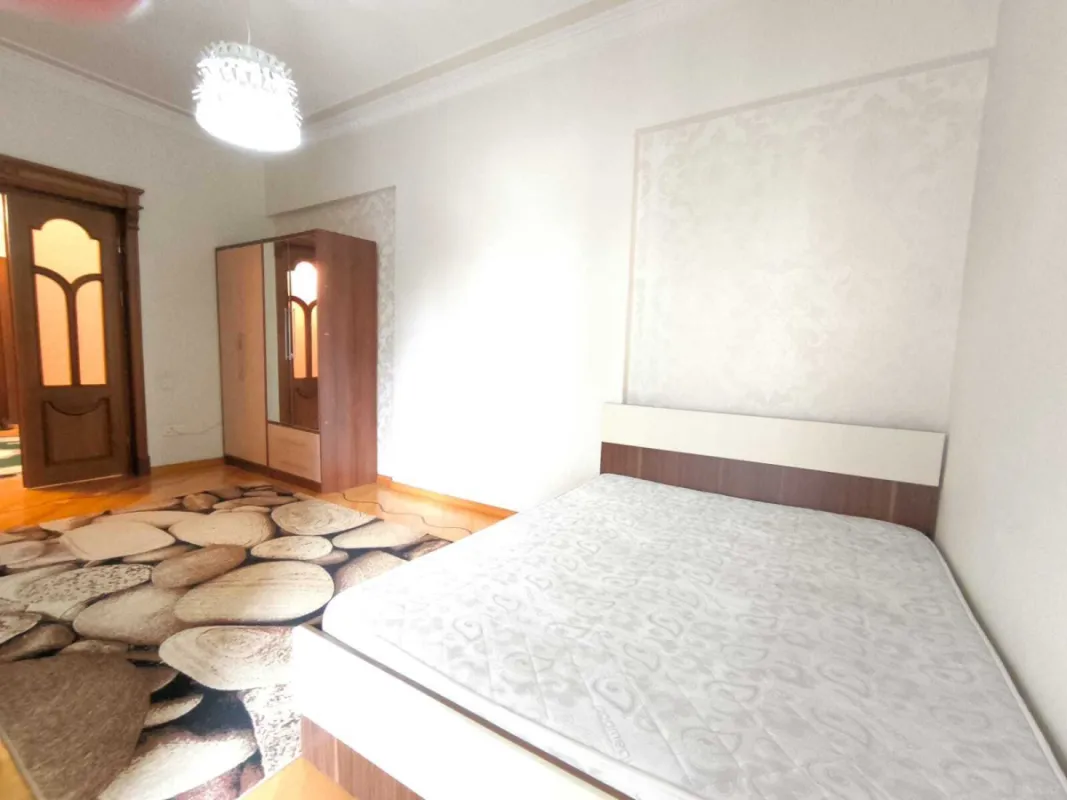Kirayə verilir 4 otaqlı mənzil 160 m²