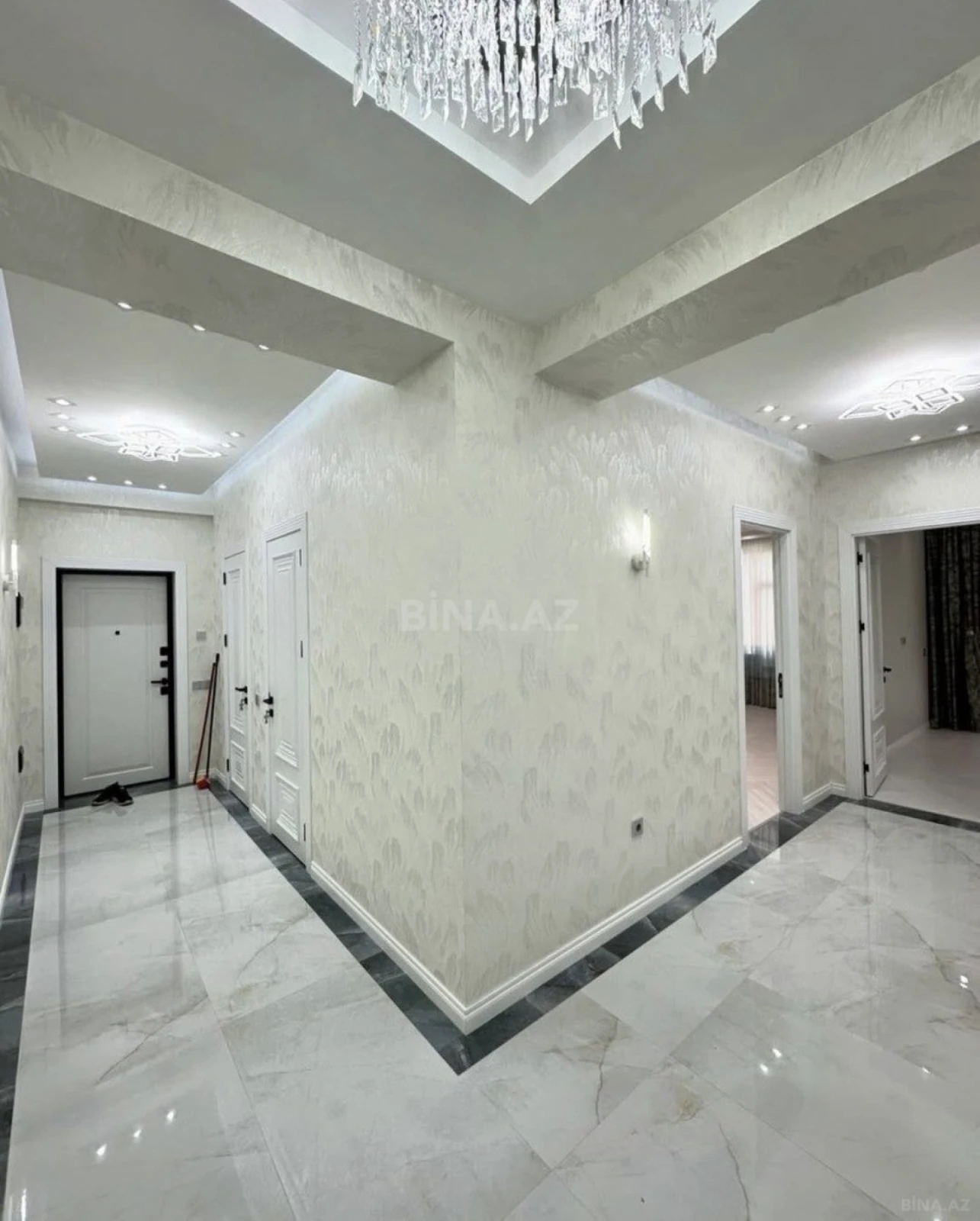 Satılır 4 otaqlı mənzil 131 m²