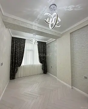 Satılır 4 otaqlı mənzil 131 m²