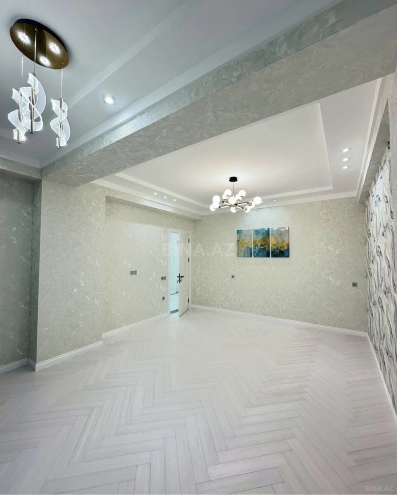 Satılır 4 otaqlı mənzil 131 m²