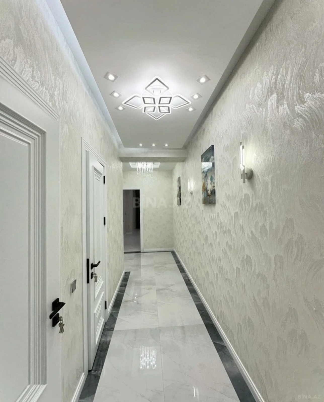 Satılır 4 otaqlı mənzil 131 m²