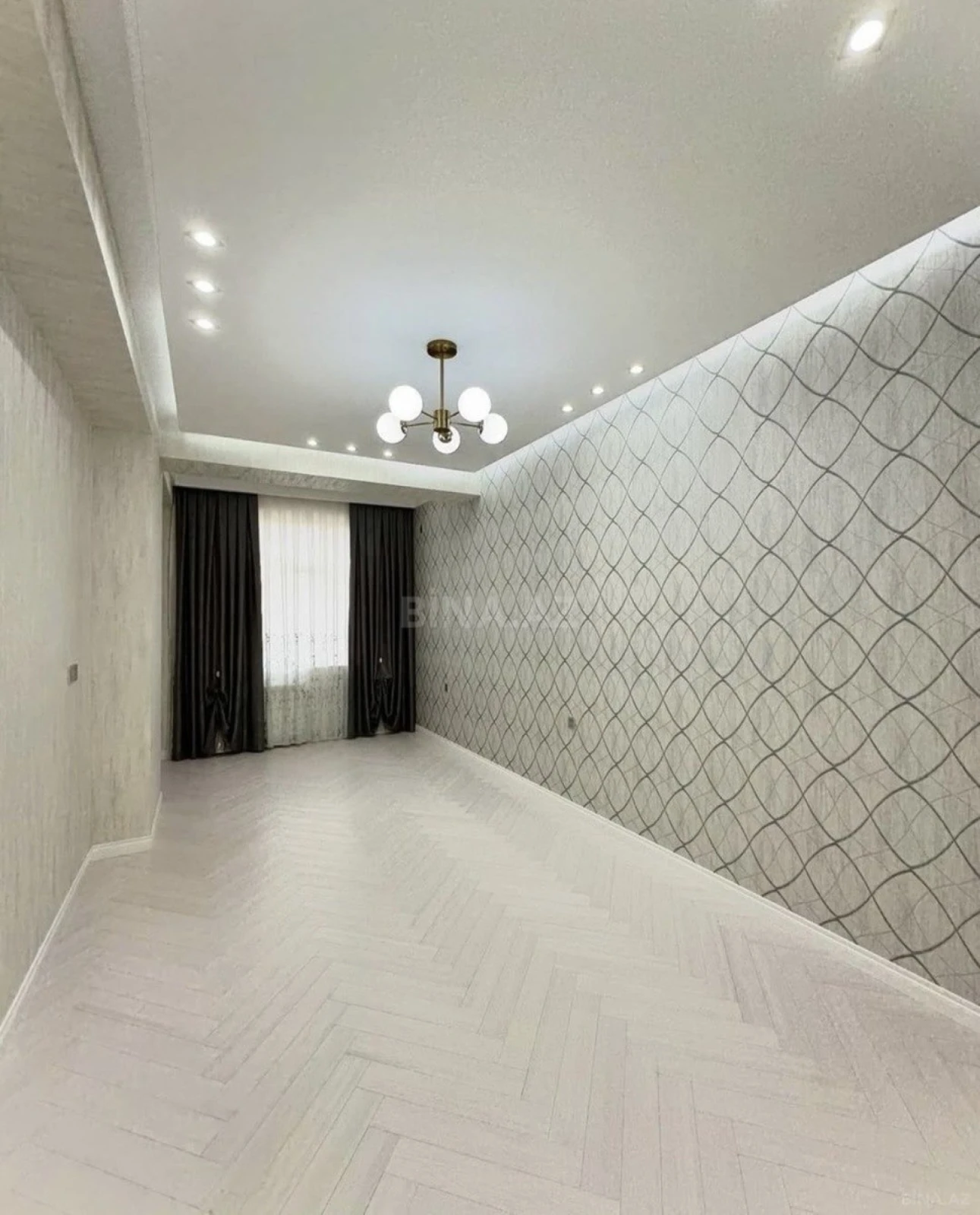 Satılır 4 otaqlı mənzil 131 m²